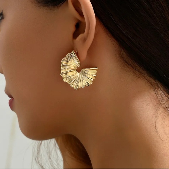 Boohoo Floral Hoops - Picture 2 of 4